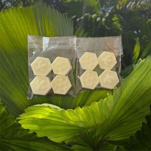 Handmade Goat Milk Soap (2 pack) 🐝 &Honeycomb Design Lemon Scented